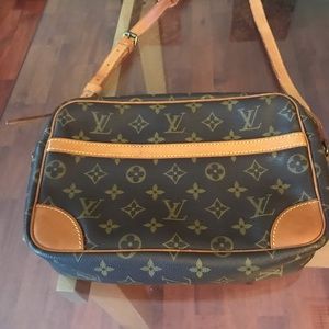Authentic Louis Vuitton Trocadero 27 Crossbody